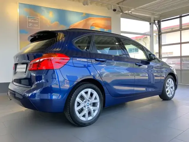 BMW 225