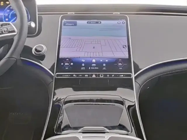 Mercedes-Benz EQE 300