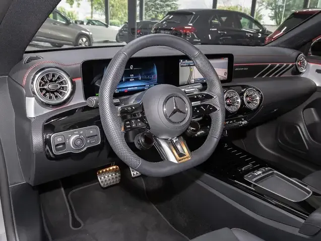 Mercedes-Benz CLA 35 AMG