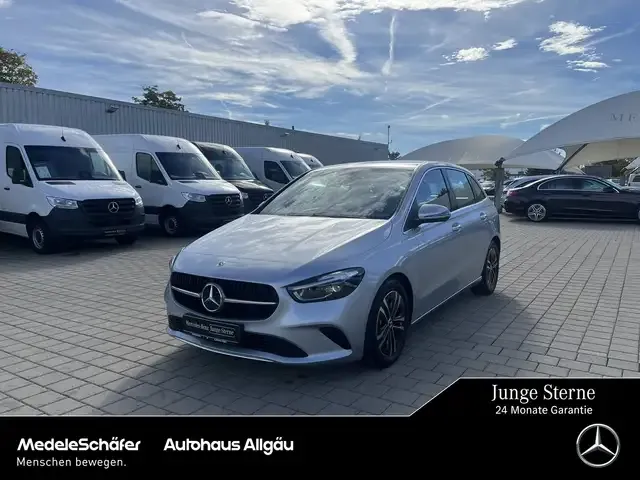 Mercedes-Benz B 220