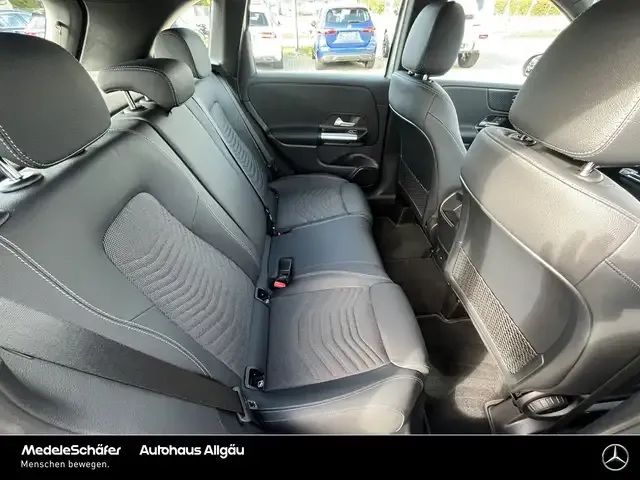 Mercedes-Benz B 220