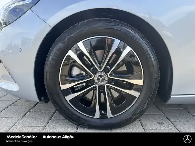 Mercedes-Benz B 220