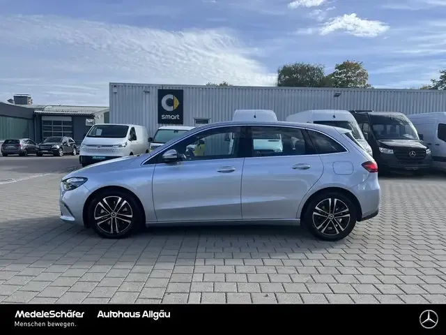 Mercedes-Benz B 220