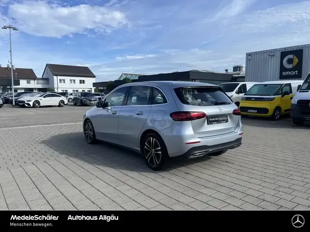 Mercedes-Benz B 220