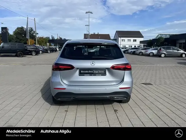 Mercedes-Benz B 220