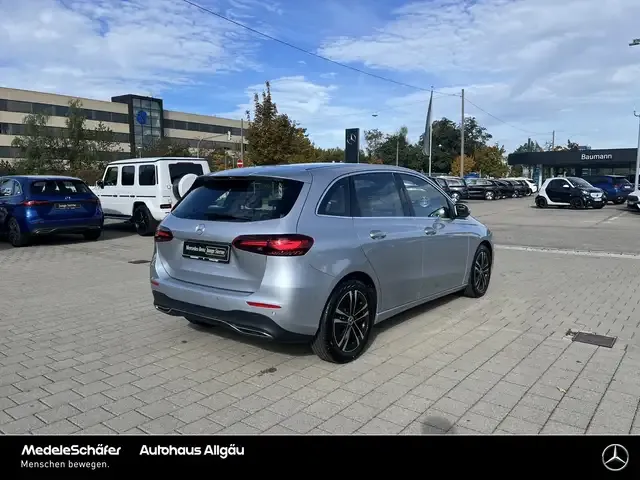 Mercedes-Benz B 220