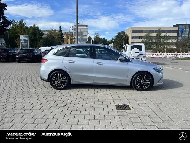 Mercedes-Benz B 220
