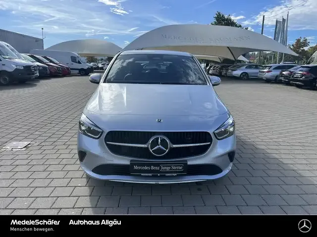 Mercedes-Benz B 220