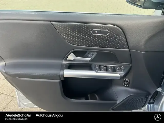 Mercedes-Benz B 220