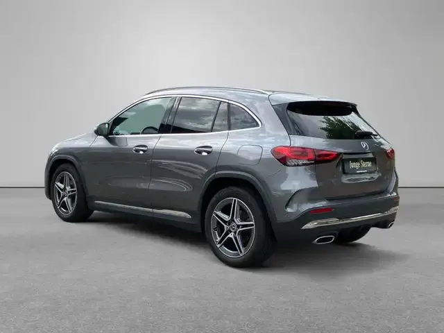 Mercedes-Benz GLA 200