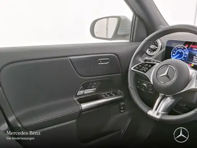Mercedes-Benz EQA 300