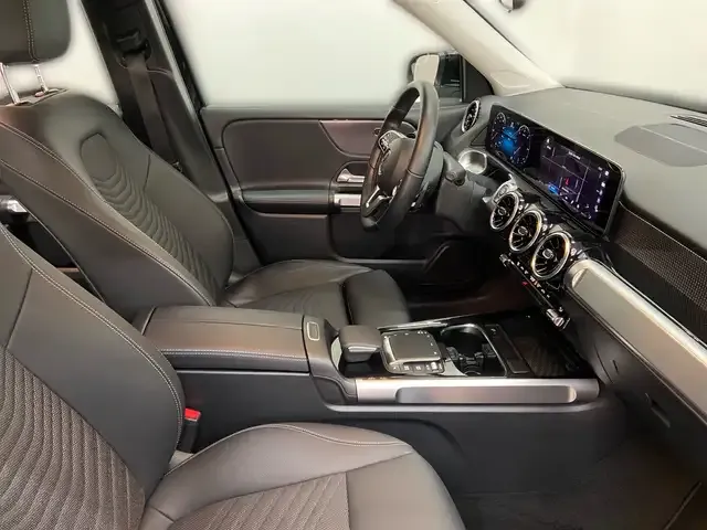 Mercedes-Benz GLB 220