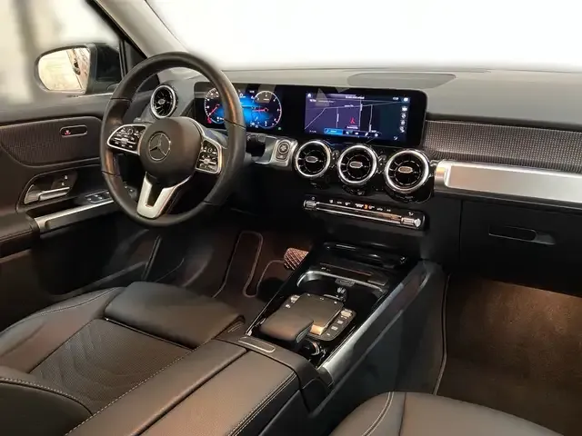 Mercedes-Benz GLB 220