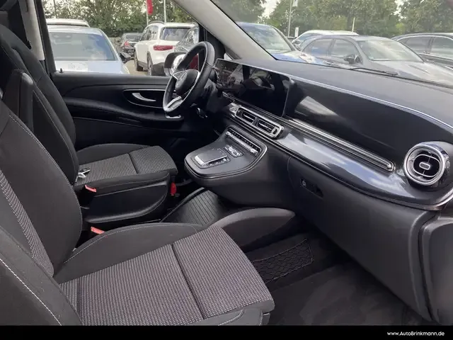 Mercedes-Benz V 220