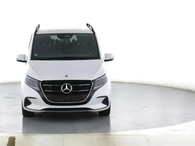 Mercedes-Benz V 220