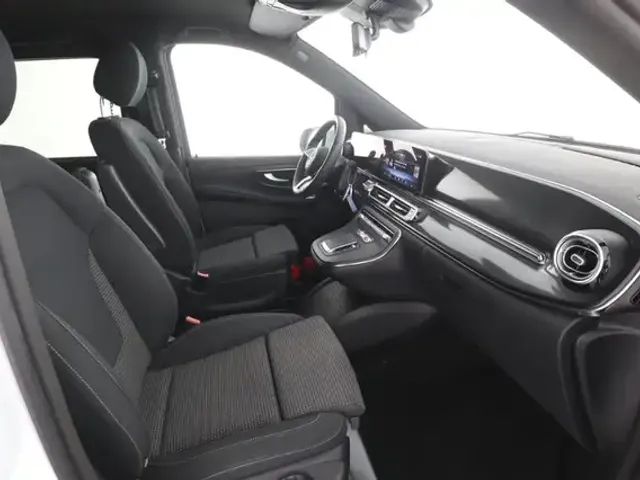 Mercedes-Benz V 220