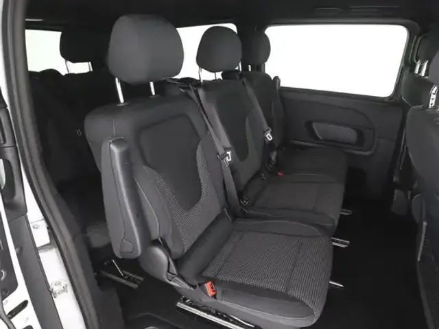 Mercedes-Benz V 220