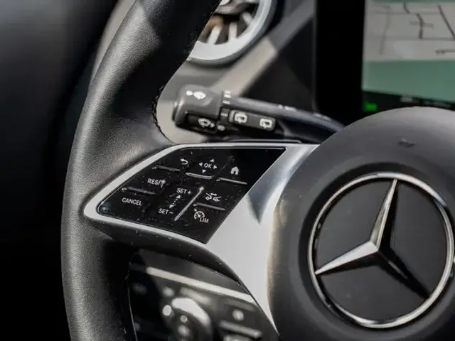 Mercedes-Benz EQA 300