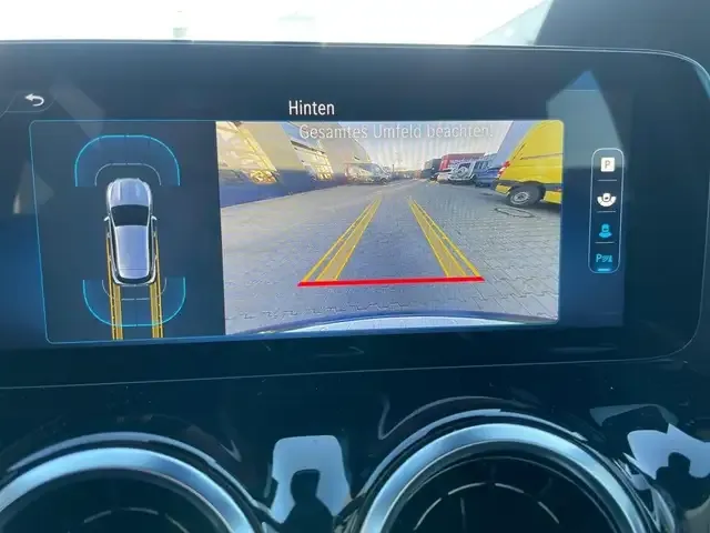 Mercedes-Benz GLA 180