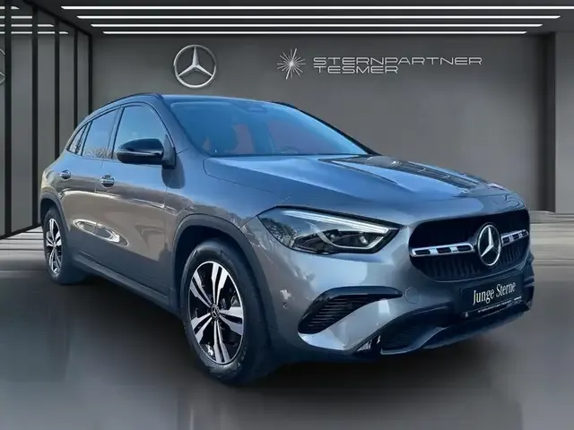 Mercedes-Benz GLA 200