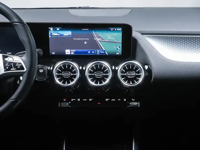 Mercedes-Benz EQA 300