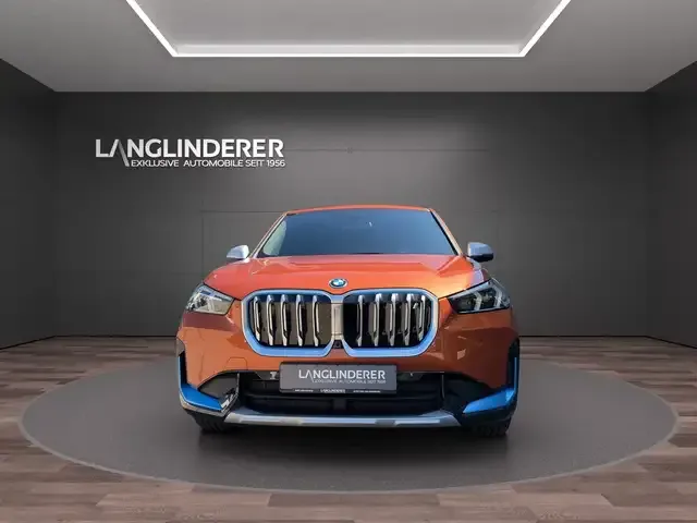 BMW iX1