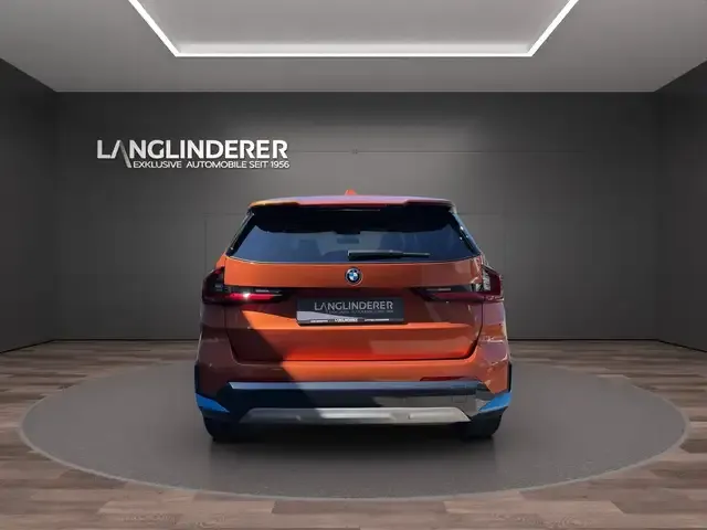 BMW iX1