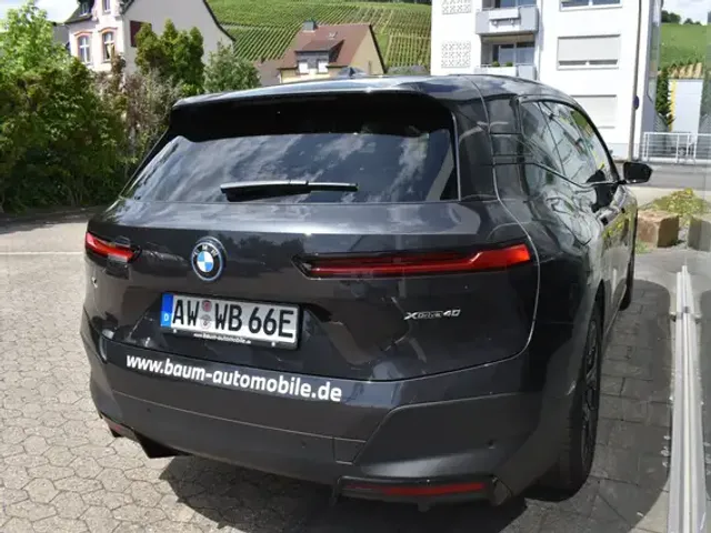 BMW iX