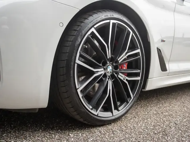 BMW M550