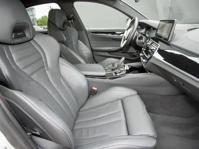 BMW M550
