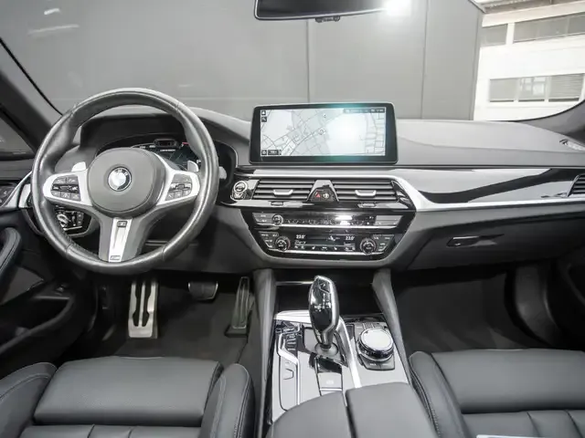 BMW M550