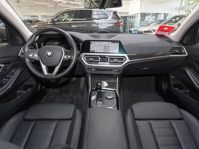 BMW 330