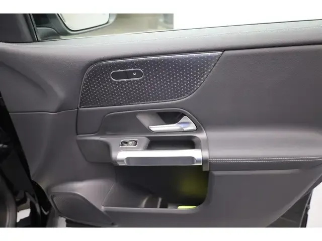 Mercedes-Benz EQB 300