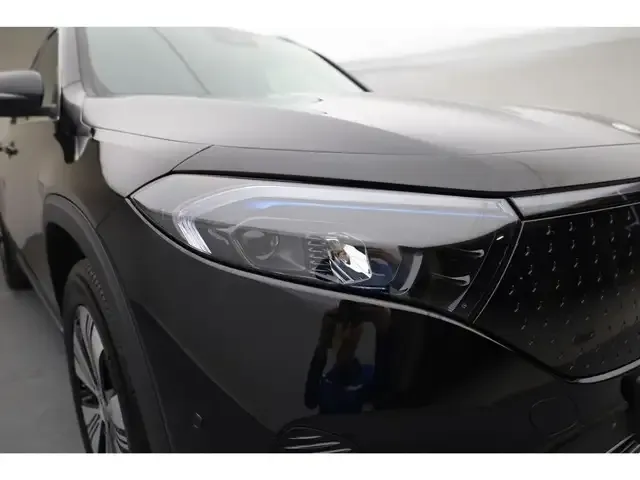 Mercedes-Benz EQB 300