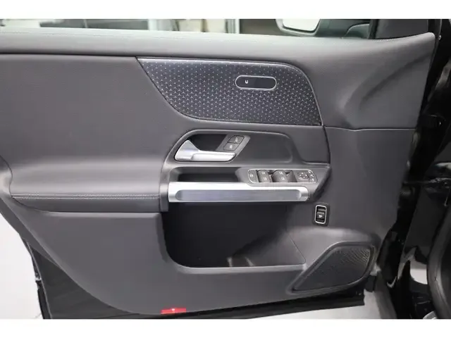 Mercedes-Benz EQB 300