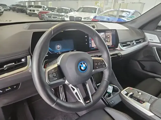 BMW iX1