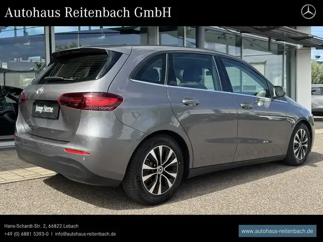 Mercedes-Benz B 200