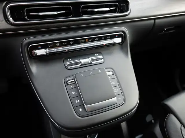 Mercedes-Benz V 220