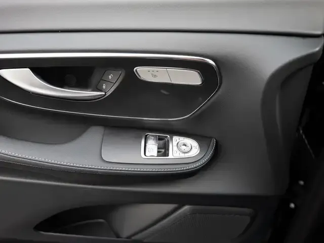 Mercedes-Benz V 220