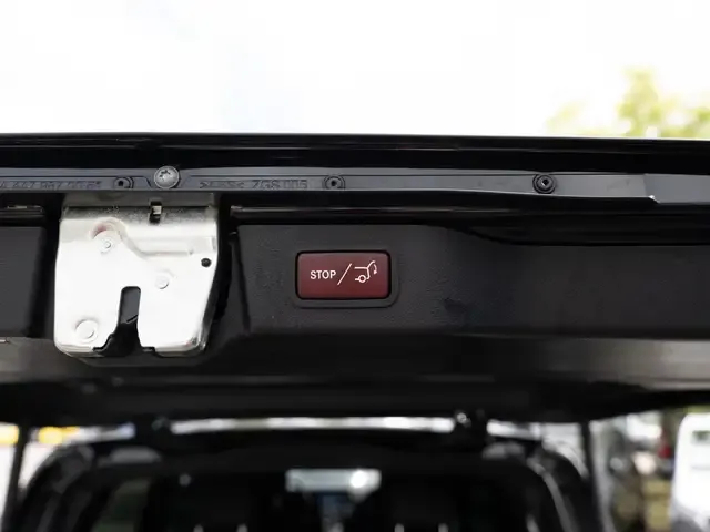 Mercedes-Benz V 220