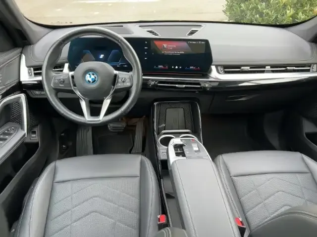 BMW iX1