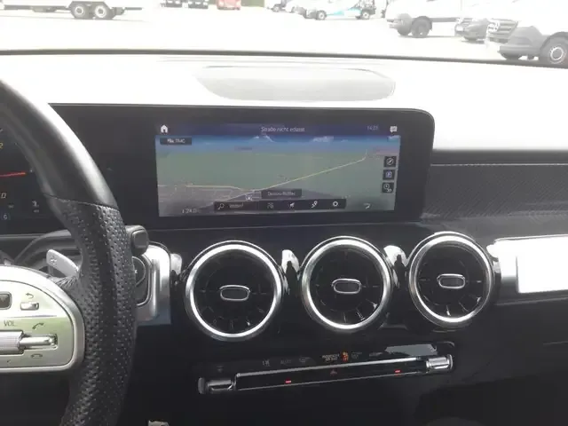 Mercedes-Benz GLB 180
