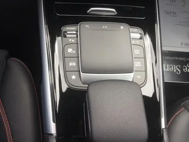 Mercedes-Benz GLB 180