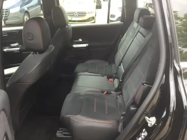 Mercedes-Benz GLB 180