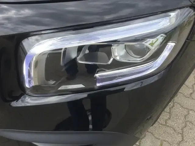 Mercedes-Benz GLB 180