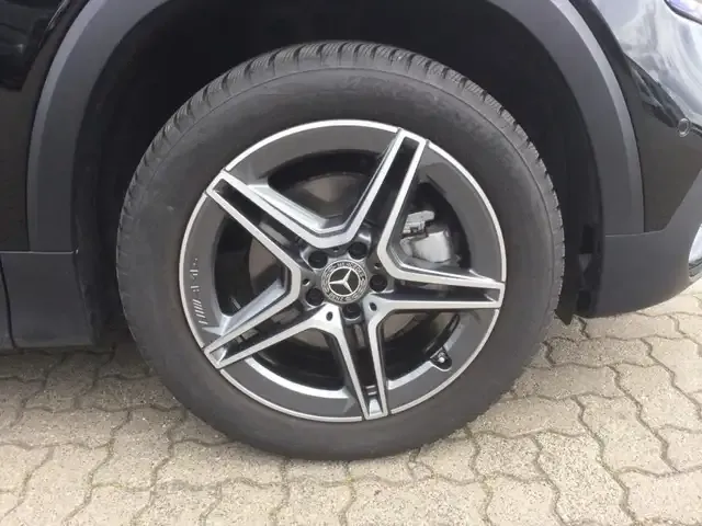 Mercedes-Benz GLB 180
