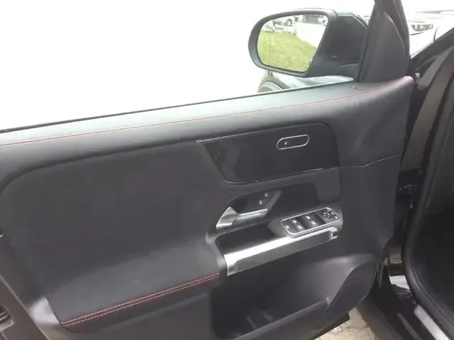 Mercedes-Benz GLB 180