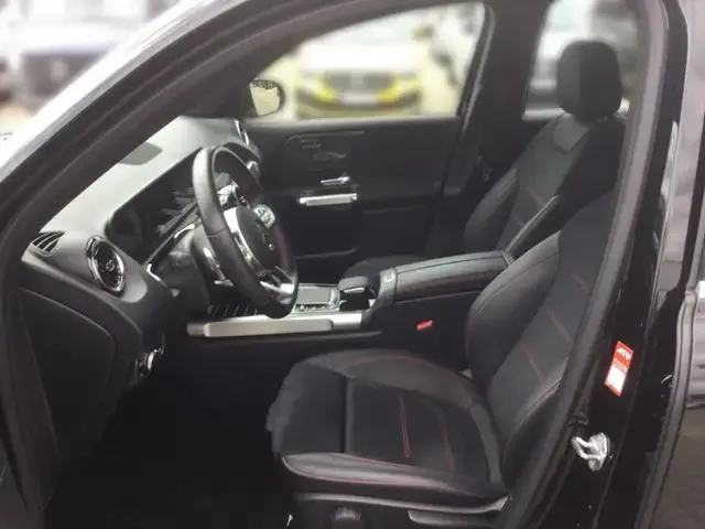 Mercedes-Benz GLB 180