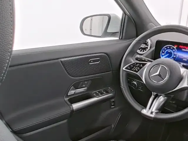 Mercedes-Benz EQA 300