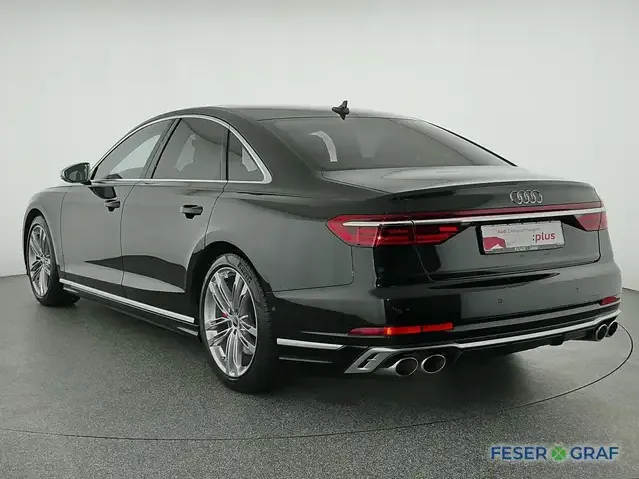 Audi S8